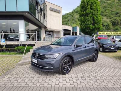 Volkswagen Tiguan 2.0 TDI SCR 110KW Life DSG Grigio usata Prevalle