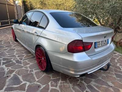 BMW Serie 3 320d 320 d Futura 170 cv berlina Argento usata Rimini