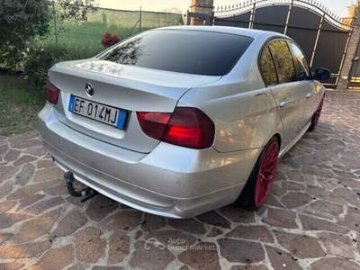 BMW Serie 3 320d 320 d Futura 170 cv berlina Argento usata Rimini