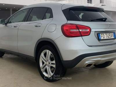 Mercedes-Benz GLA GLA-200 Premium tetto panoramico fisso pelle+adas Argento usata Villasanta