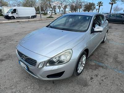 Volvo V60 Momentum - 2011 Grigio usata Barletta