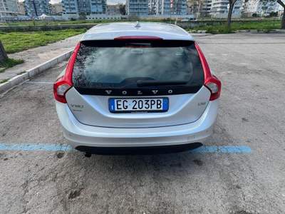 Volvo V60 Momentum - 2011 Grigio usata Barletta