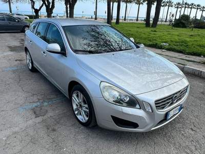 Volvo V60 Momentum - 2011 Grigio usata Barletta