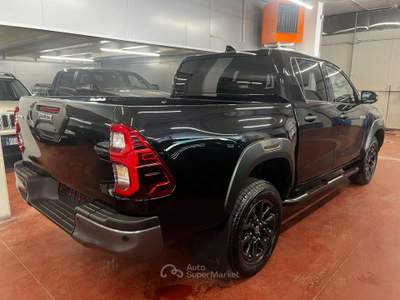 Toyota Hilux Hilux 2.8 d-4d 48V double cab Invincible auto Nero usata Corteno Golgi
