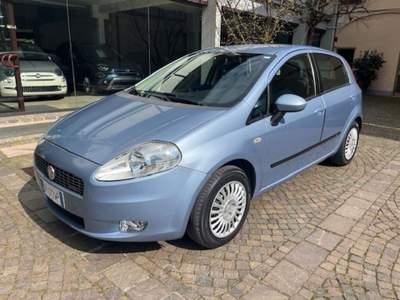 Fiat Grande Punto 1.3 MJT 5 porte Neopatentati Blu/Azzurro usata ROSà Fiat Grande Punto 1.3 MJT 5 porte Neopatentati Blu/Azzurro usata ROSà