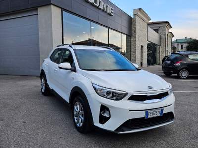 Kia Stonic Ottime condizioni generali. Tagliandi ufficiali Bianco usata Rosà
