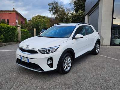 Kia Stonic Ottime condizioni generali. Tagliandi ufficiali Bianco usata Rosà