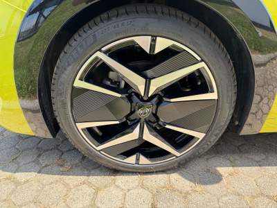 Peugeot 208 208 1.2 puretech GT - Assetto e Scarico Sportivi Giallo usata Ciriè