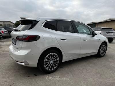 BMW Serie 2 Active Tourer 225e BMW 225e xDrive Active Tourer Luxury Bianco usata Rovigo