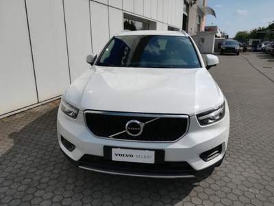 Volvo XC40 D4 AWD Geartronic Momentum Bianco usata Grumello del Monte