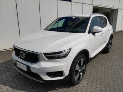 Volvo XC40 D4 AWD Geartronic Momentum Bianco usata Grumello del Monte