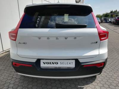Volvo XC40 D4 AWD Geartronic Momentum Bianco usata Grumello del Monte
