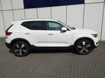 Volvo XC40 D4 AWD Geartronic Momentum Bianco usata Grumello del Monte