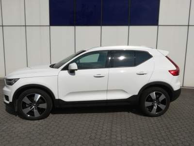 Volvo XC40 D4 AWD Geartronic Momentum Bianco usata Grumello del Monte