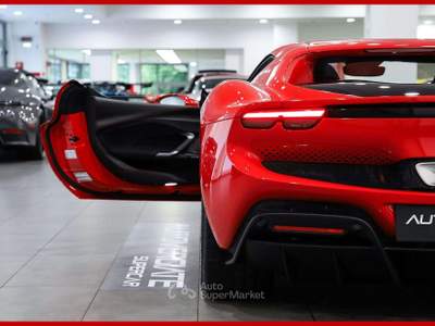 Ferrari 296 **GTB|LIFT|DISPLAY PASS|RETROCAMERA| Rosso usata Vergiate