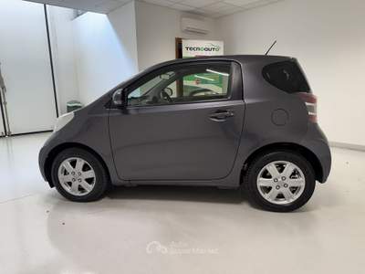 Toyota iQ iQ 1.0 Lounge (high) CVT Nero usata Caravaggio