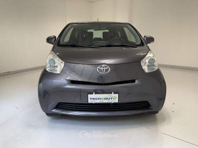Toyota iQ iQ 1.0 Lounge (high) CVT Nero usata Caravaggio