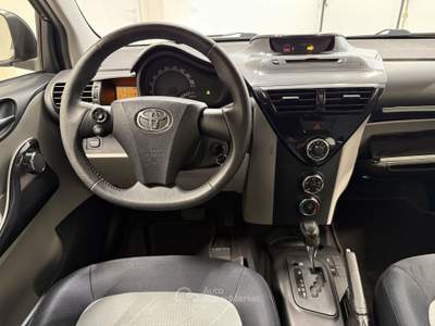 Toyota iQ iQ 1.0 Lounge (high) CVT Nero usata Caravaggio