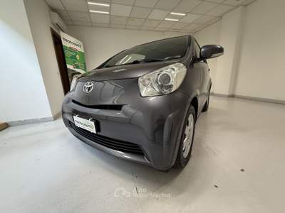 Toyota iQ iQ 1.0 Lounge (high) CVT Nero usata Caravaggio
