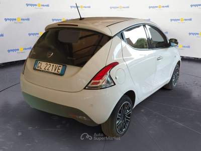 Lancia Ypsilon 1.0 FireFly 70cv S&S Hybrid GOLD Bianco usata Roma