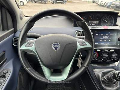 Lancia Ypsilon New 5 porte My24 1.0 Firefly 70 CvStart&Stop Hybrid Oro Grigio usata Roma
