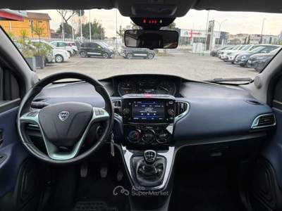 Lancia Ypsilon New 5 porte My24 1.0 Firefly 70 CvStart&Stop Hybrid Oro Grigio usata Roma