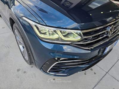 Volkswagen Tiguan SCR DSG R-Line Blu/Azzurro usata Brusciano