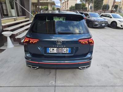 Volkswagen Tiguan SCR DSG R-Line Blu/Azzurro usata Brusciano