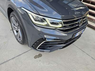 Volkswagen Tiguan SCR DSG R-Line Grigio usata Brusciano