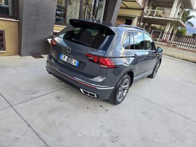 Volkswagen Tiguan SCR DSG R-Line Grigio usata Brusciano