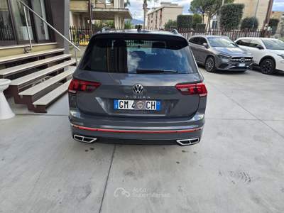 Volkswagen Tiguan SCR DSG R-Line Grigio usata Brusciano