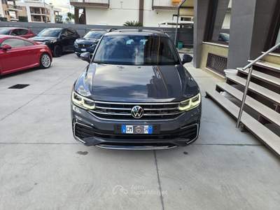 Volkswagen Tiguan SCR DSG R-Line Grigio usata Brusciano