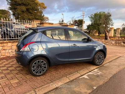 Lancia Ypsilon 5 porte S&S Hybrid Silver Plus Blu/Azzurro usata Sannicola