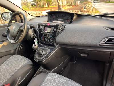 Lancia Ypsilon 5 porte S&S Hybrid Silver Plus Blu/Azzurro usata Sannicola