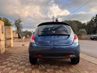 Lancia Ypsilon 5 porte S&S Hybrid Silver Plus Blu/Azzurro usata Sannicola