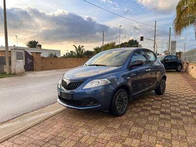 Lancia Ypsilon 5 porte S&S Hybrid Silver Plus Blu/Azzurro usata Sannicola