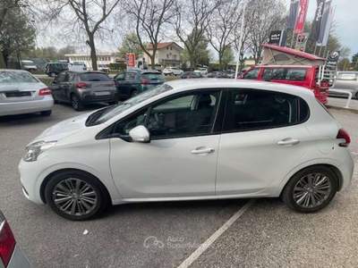 Peugeot 208 208 I 2015 5p 1.5 bluehdi Active Bianco usata Mirano