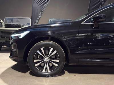 Volvo XC60 B4 (d) Geartronic Momentum Pro Nero usata Bologna