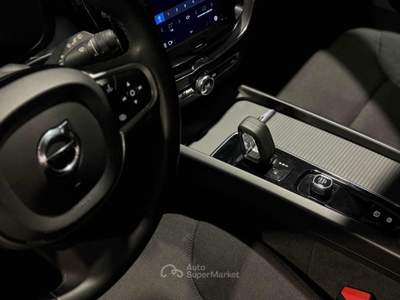 Volvo XC60 B4 (d) Geartronic Momentum Pro Nero usata Bologna