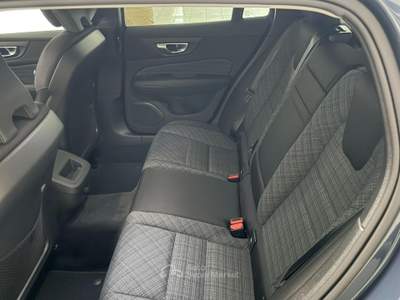 Volvo V60 B4 (d) automatico Core Blu/Azzurro usata Lurate Caccivio