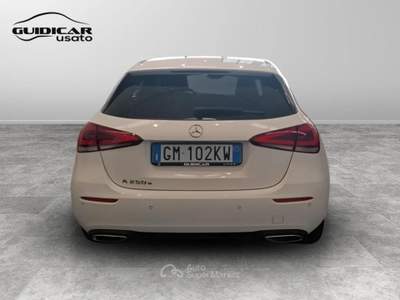 Mercedes-Benz Classe A 250 e EQ-POWER Sport 7G-DCT Bianco usata Lucca