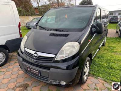 Opel Vivaro  Nero usata Latina