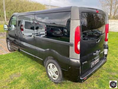 Opel Vivaro  Nero usata Latina