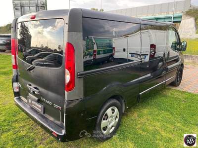 Opel Vivaro  Nero usata Latina