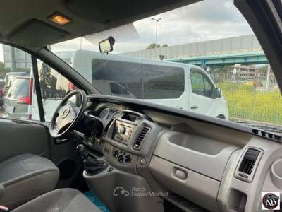 Opel Vivaro  Nero usata Latina