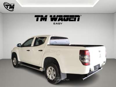Mitsubishi L200 Mitsubishi L200 d.cab 2.3d Invite 4wd 150cv Bianco usata Pistoia