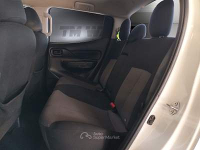 Mitsubishi L200 Mitsubishi L200 d.cab 2.3d Invite 4wd 150cv Bianco usata Pistoia
