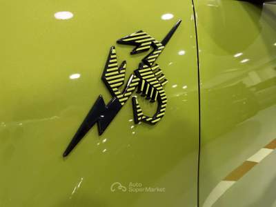 Abarth 600e 54kWh Turismo 240cv Giallo usata Milano