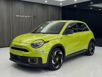 Abarth 600e 54kWh Turismo 240cv Giallo usata Milano