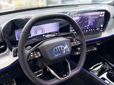 Audi Q3 Sportback 35tdi Identity Black 2026 km0|tetto+pelle totale| Grigio usata San Felice a Cancello